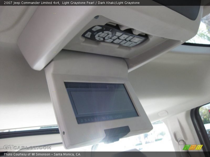 Light Graystone Pearl / Dark Khaki/Light Graystone 2007 Jeep Commander Limited 4x4