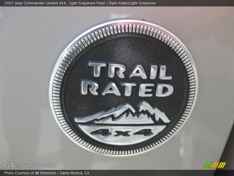 Light Graystone Pearl / Dark Khaki/Light Graystone 2007 Jeep Commander Limited 4x4