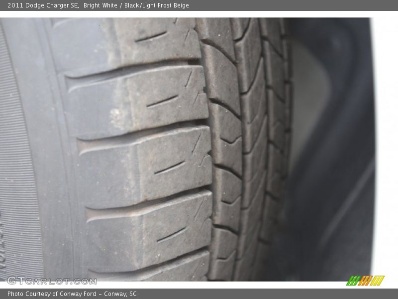 Bright White / Black/Light Frost Beige 2011 Dodge Charger SE