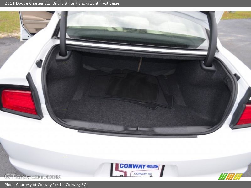 Bright White / Black/Light Frost Beige 2011 Dodge Charger SE