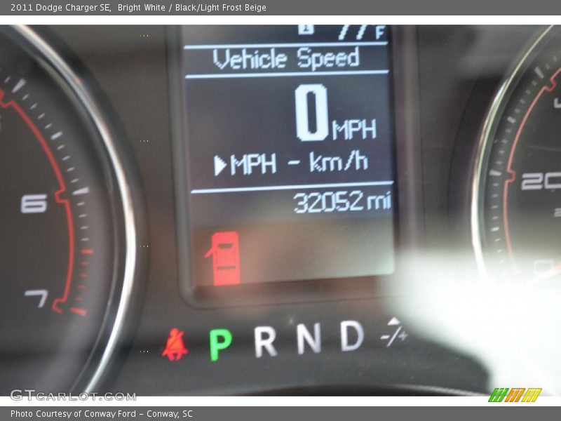 Bright White / Black/Light Frost Beige 2011 Dodge Charger SE