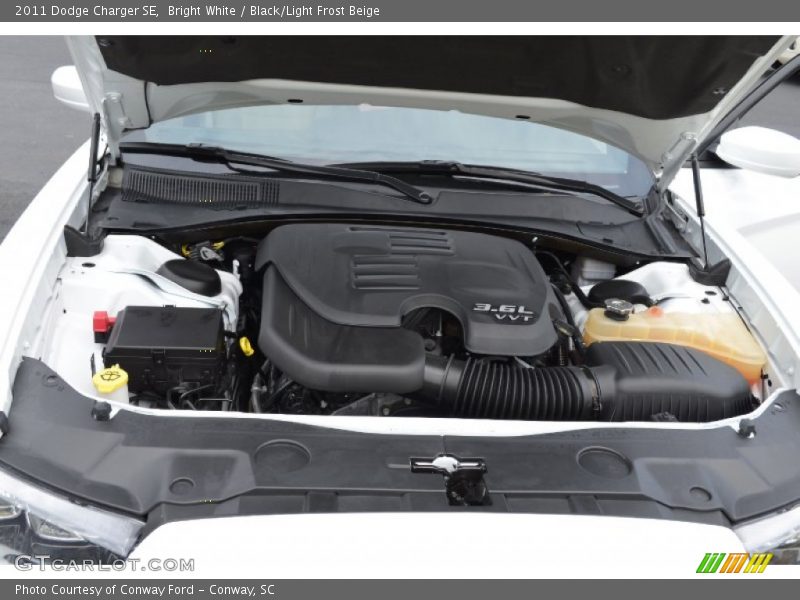 Bright White / Black/Light Frost Beige 2011 Dodge Charger SE