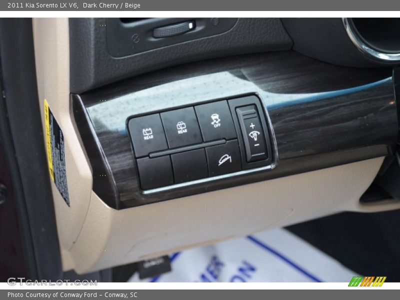 Dark Cherry / Beige 2011 Kia Sorento LX V6