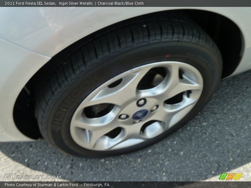 Ingot Silver Metallic / Charcoal Black/Blue Cloth 2011 Ford Fiesta SEL Sedan