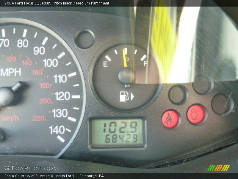 Pitch Black / Medium Parchment 2004 Ford Focus SE Sedan