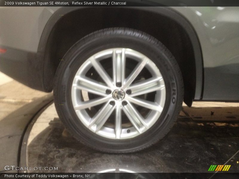 Reflex Silver Metallic / Charcoal 2009 Volkswagen Tiguan SE 4Motion
