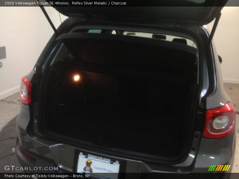 Reflex Silver Metallic / Charcoal 2009 Volkswagen Tiguan SE 4Motion