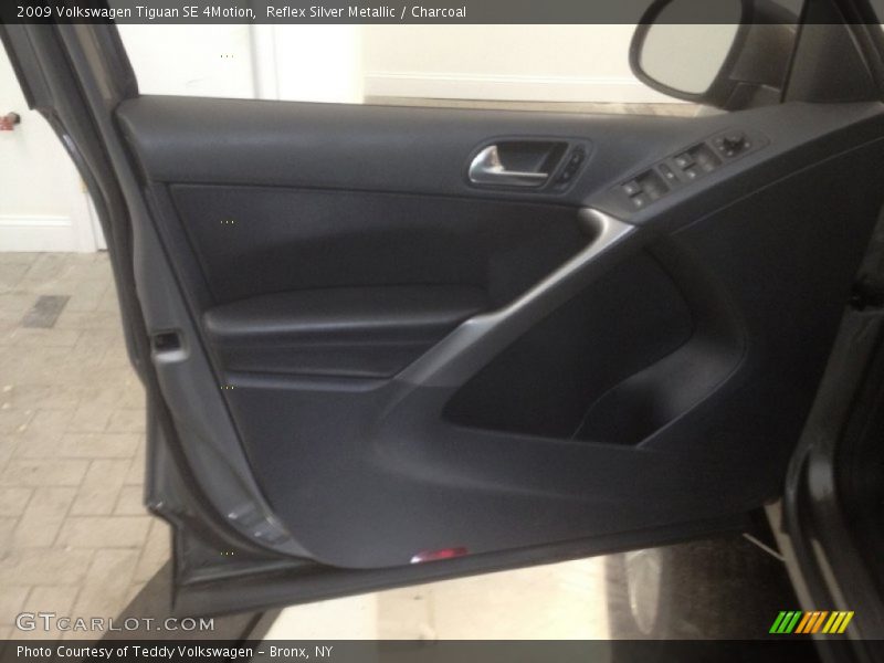 Reflex Silver Metallic / Charcoal 2009 Volkswagen Tiguan SE 4Motion