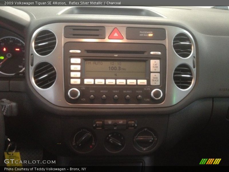 Reflex Silver Metallic / Charcoal 2009 Volkswagen Tiguan SE 4Motion