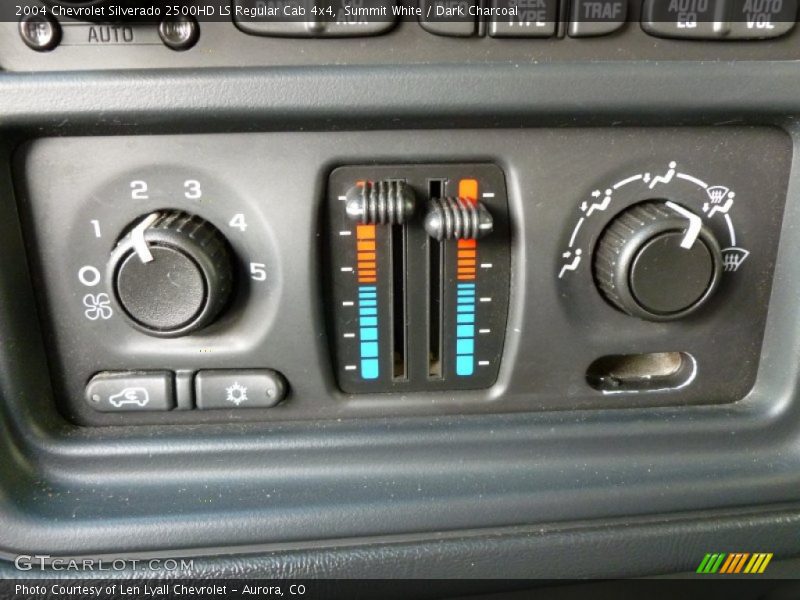 Summit White / Dark Charcoal 2004 Chevrolet Silverado 2500HD LS Regular Cab 4x4