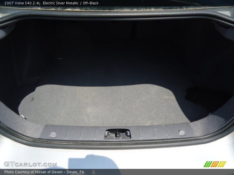 Electric Silver Metallic / Off-Black 2007 Volvo S40 2.4i