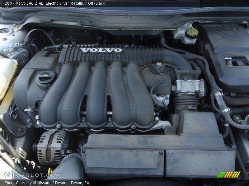 Electric Silver Metallic / Off-Black 2007 Volvo S40 2.4i