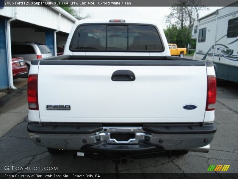Oxford White / Tan 2006 Ford F250 Super Duty XLT FX4 Crew Cab 4x4