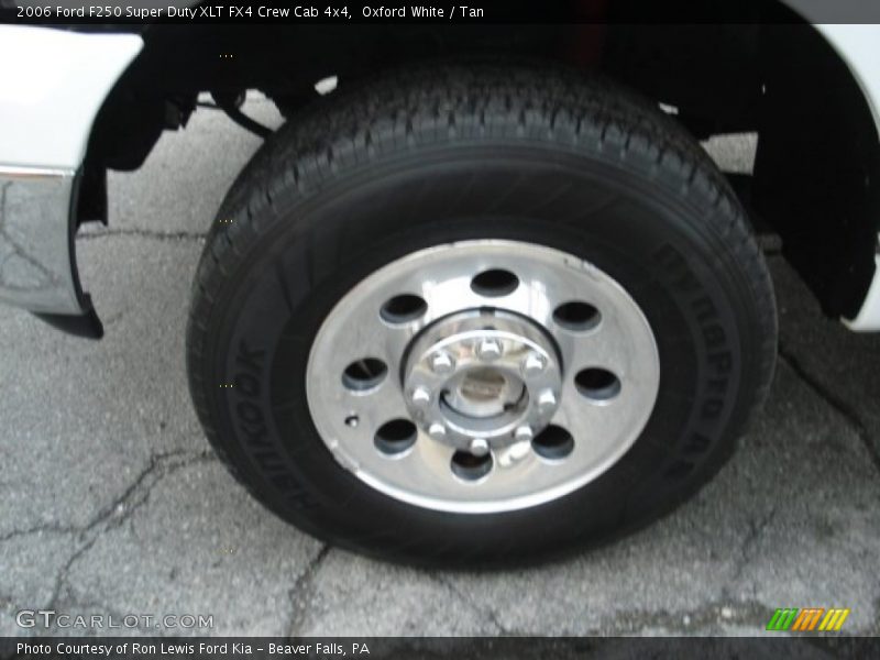 Oxford White / Tan 2006 Ford F250 Super Duty XLT FX4 Crew Cab 4x4