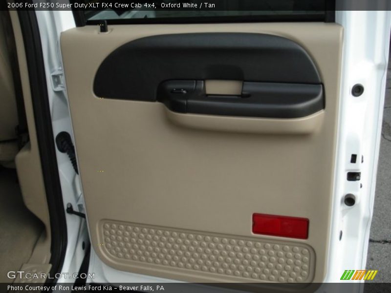 Oxford White / Tan 2006 Ford F250 Super Duty XLT FX4 Crew Cab 4x4