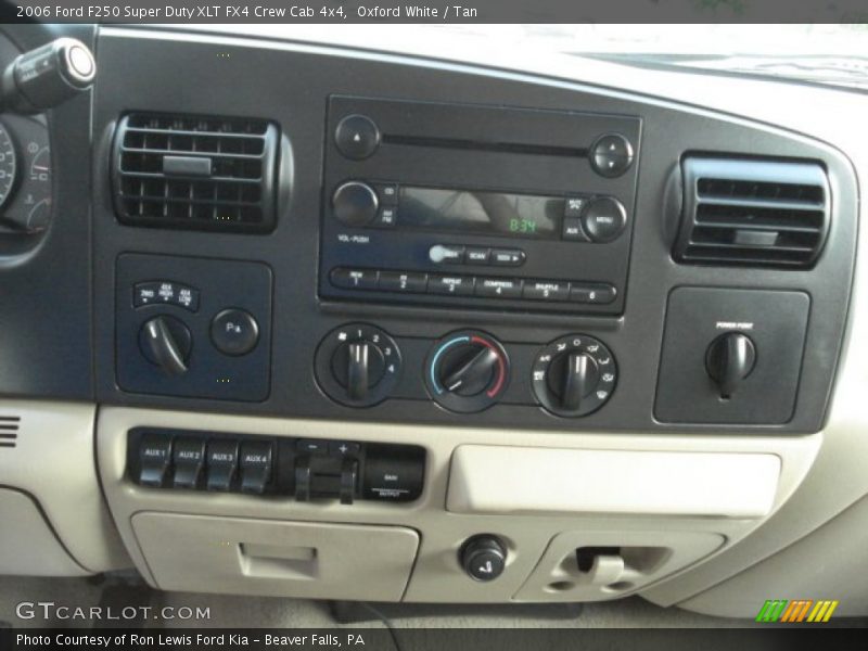 Oxford White / Tan 2006 Ford F250 Super Duty XLT FX4 Crew Cab 4x4