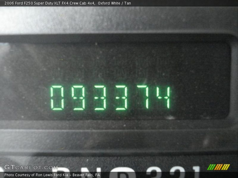Oxford White / Tan 2006 Ford F250 Super Duty XLT FX4 Crew Cab 4x4