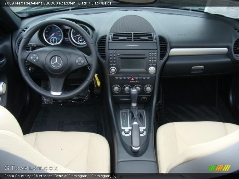 Dashboard of 2009 SLK 300 Roadster