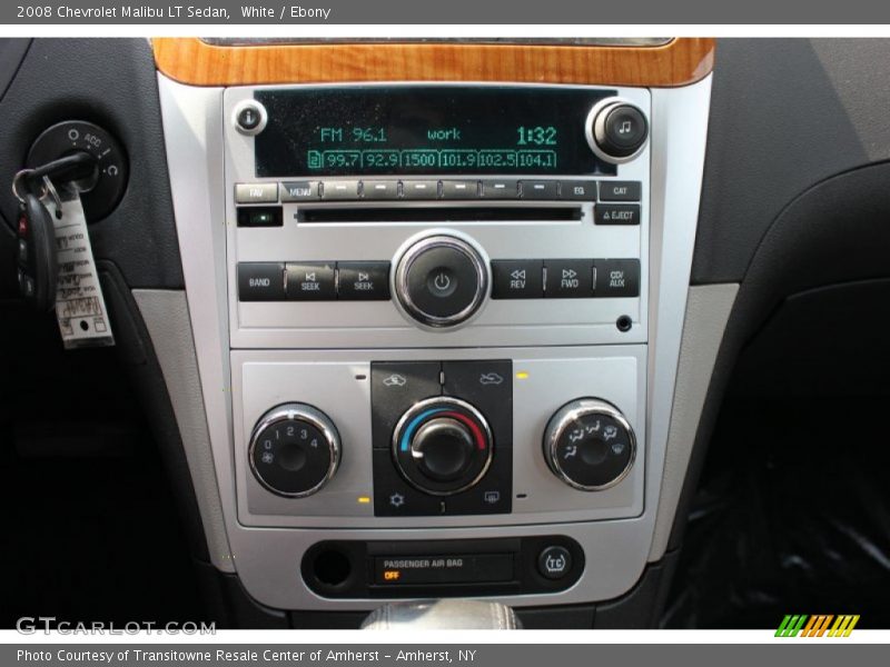 White / Ebony 2008 Chevrolet Malibu LT Sedan