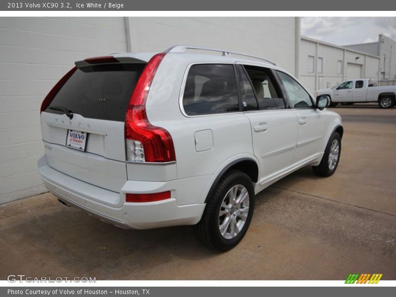 Ice White / Beige 2013 Volvo XC90 3.2