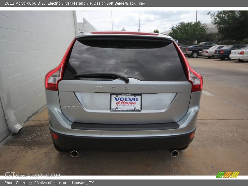 Electric Silver Metallic / R Design Soft Beige/Black Inlay 2012 Volvo XC60 3.2