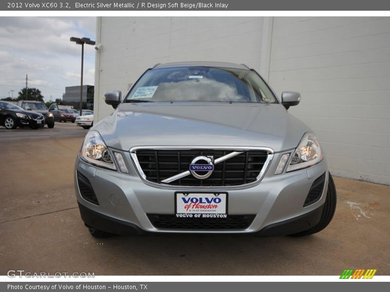 Electric Silver Metallic / R Design Soft Beige/Black Inlay 2012 Volvo XC60 3.2
