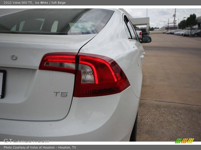 Ice White / Soft Beige 2012 Volvo S60 T5
