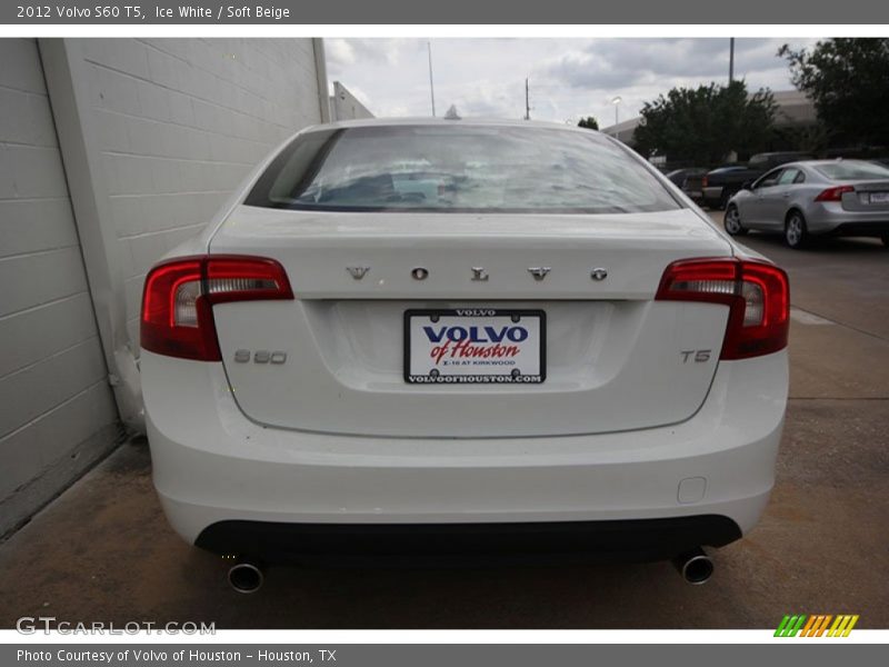 Ice White / Soft Beige 2012 Volvo S60 T5