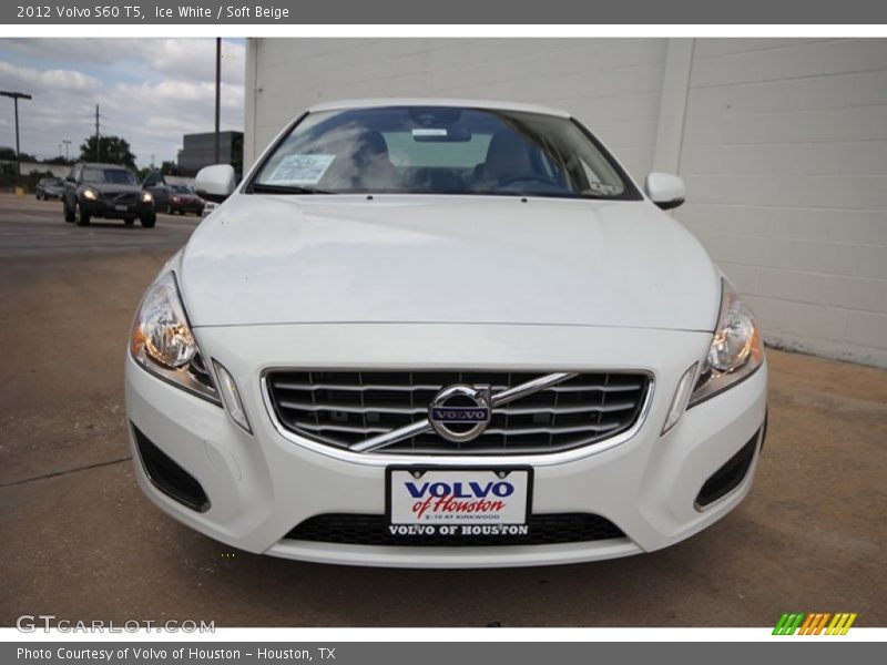 Ice White / Soft Beige 2012 Volvo S60 T5