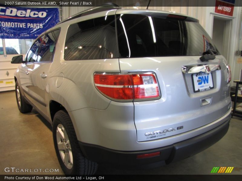 Silver Pearl / Black 2007 Saturn Outlook XE AWD