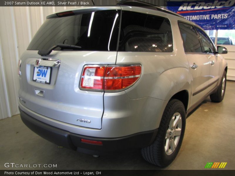 Silver Pearl / Black 2007 Saturn Outlook XE AWD