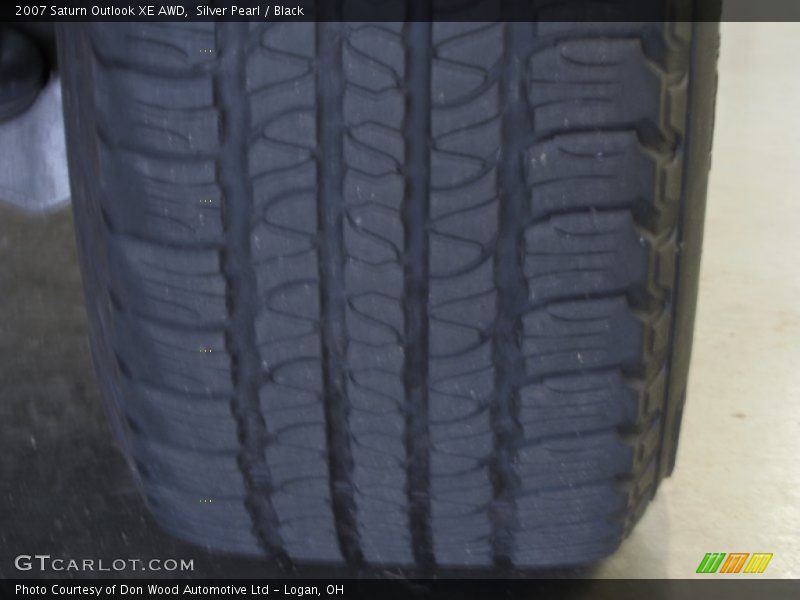 Silver Pearl / Black 2007 Saturn Outlook XE AWD