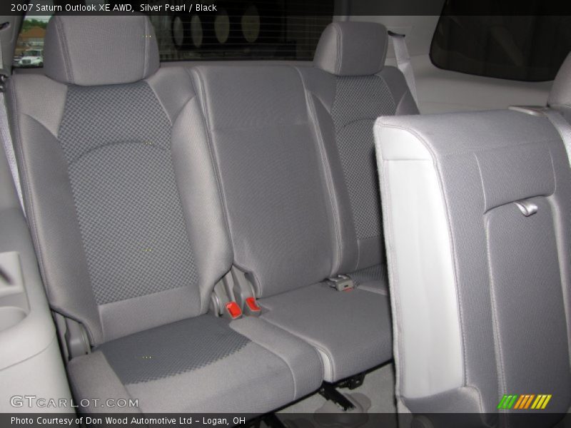 Silver Pearl / Black 2007 Saturn Outlook XE AWD