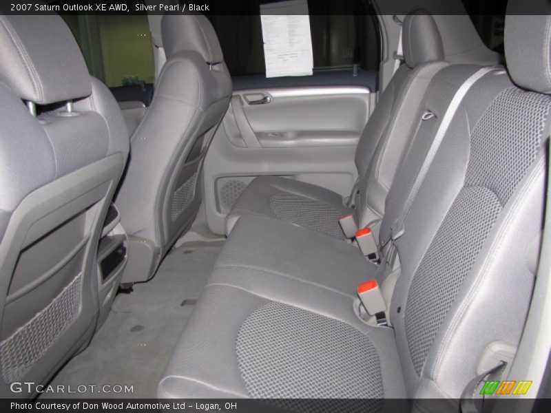 Silver Pearl / Black 2007 Saturn Outlook XE AWD