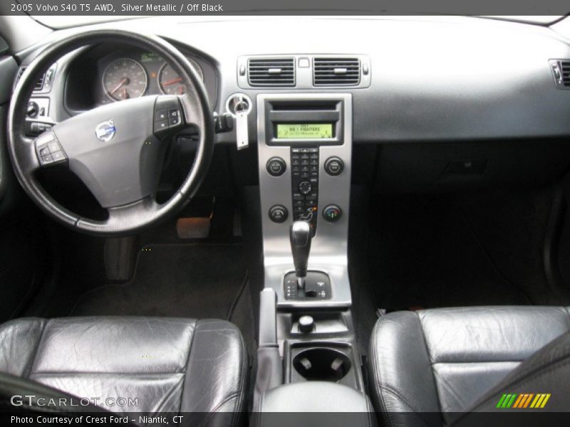 Dashboard of 2005 S40 T5 AWD