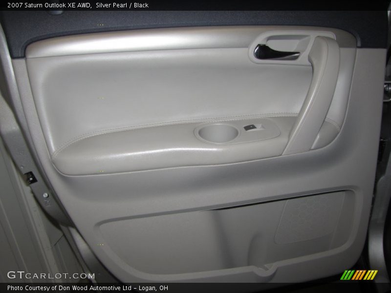 Silver Pearl / Black 2007 Saturn Outlook XE AWD