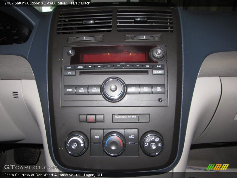 Silver Pearl / Black 2007 Saturn Outlook XE AWD
