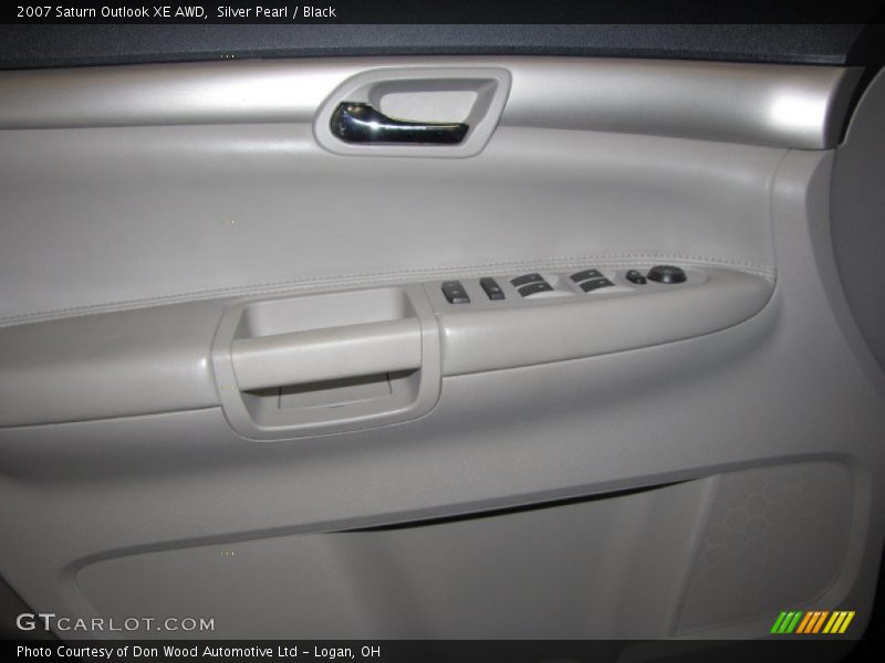 Silver Pearl / Black 2007 Saturn Outlook XE AWD