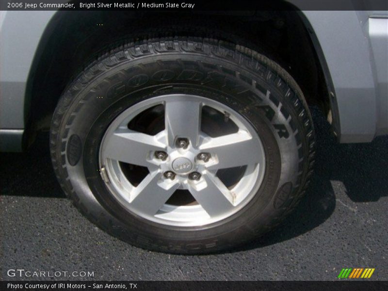 Bright Silver Metallic / Medium Slate Gray 2006 Jeep Commander