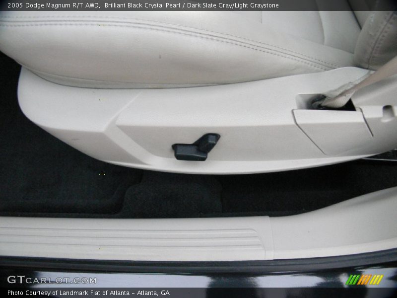 Brilliant Black Crystal Pearl / Dark Slate Gray/Light Graystone 2005 Dodge Magnum R/T AWD