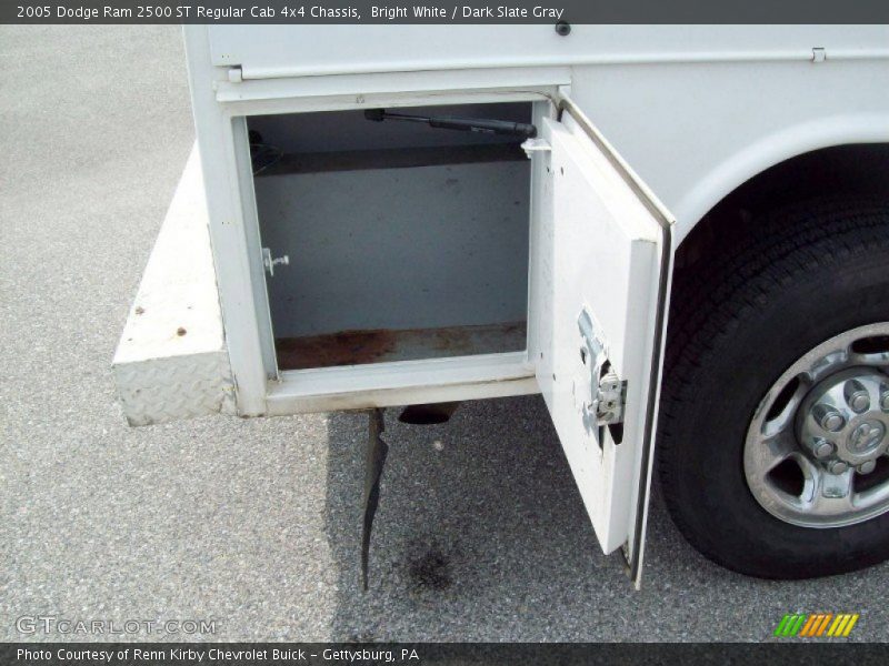 Bright White / Dark Slate Gray 2005 Dodge Ram 2500 ST Regular Cab 4x4 Chassis