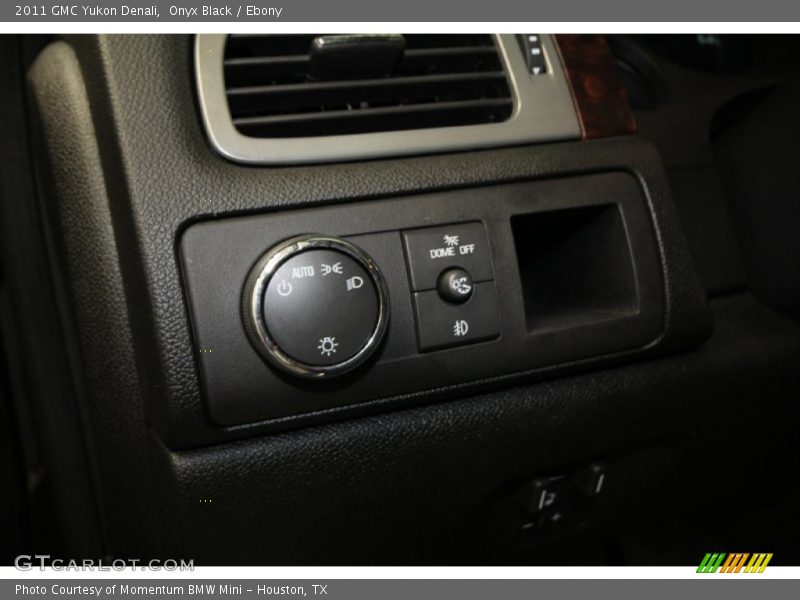 Onyx Black / Ebony 2011 GMC Yukon Denali
