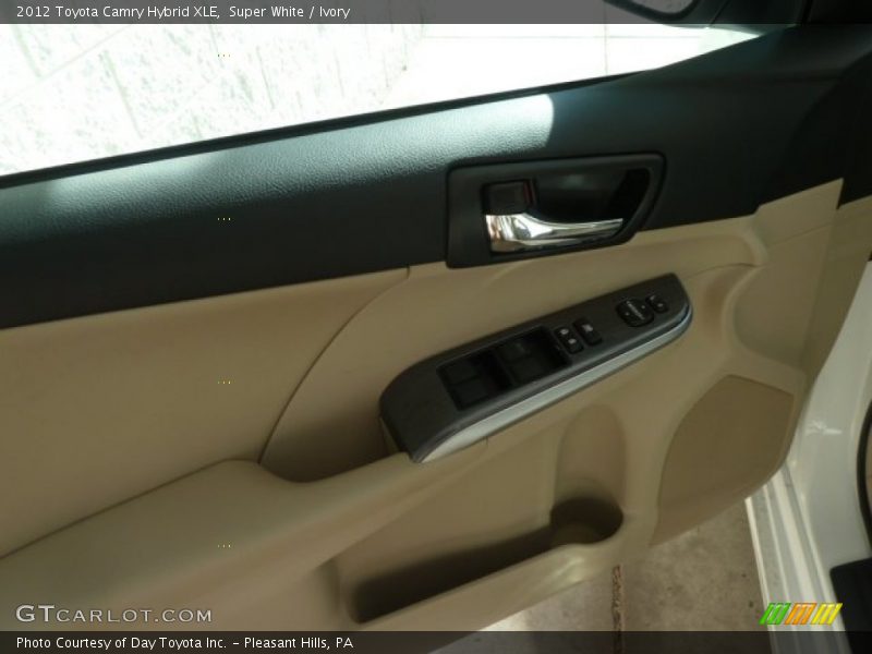 Super White / Ivory 2012 Toyota Camry Hybrid XLE