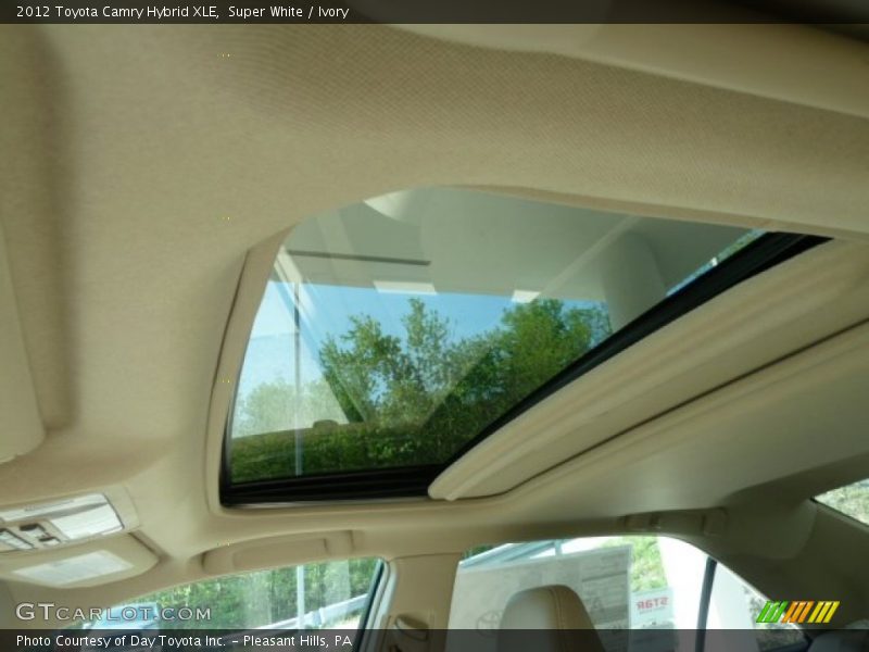 Super White / Ivory 2012 Toyota Camry Hybrid XLE