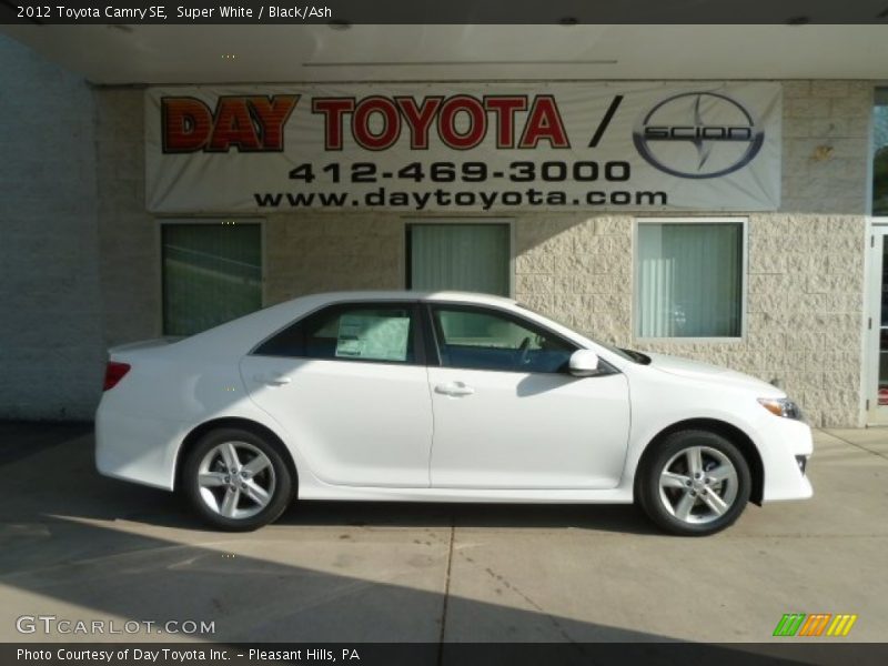 Super White / Black/Ash 2012 Toyota Camry SE