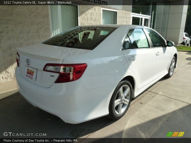 Super White / Black/Ash 2012 Toyota Camry SE