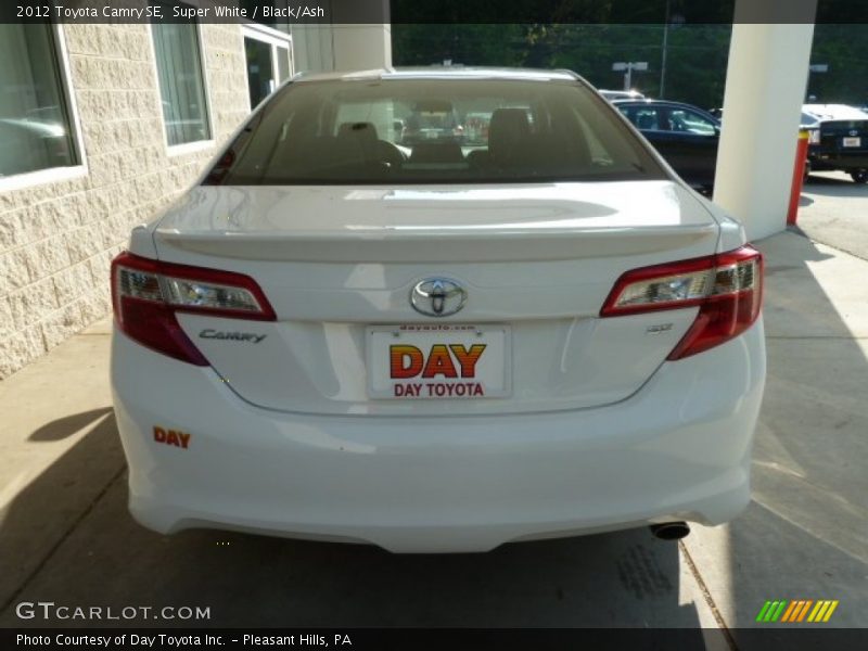 Super White / Black/Ash 2012 Toyota Camry SE