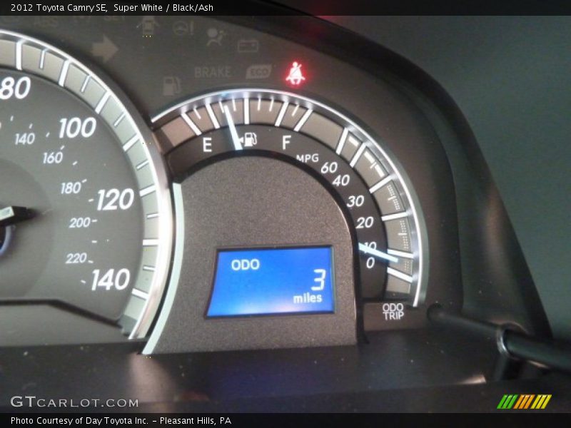 Super White / Black/Ash 2012 Toyota Camry SE