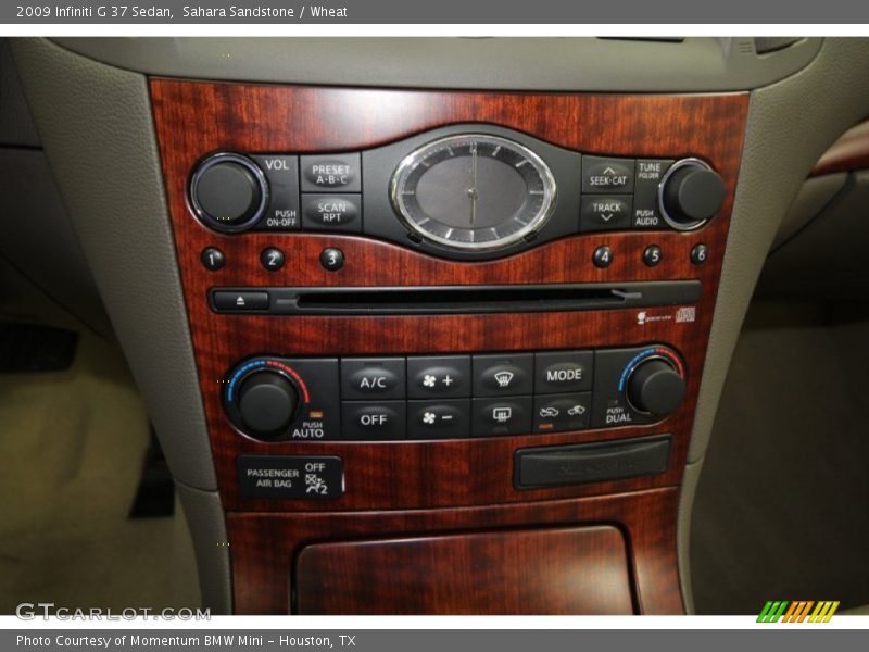 Controls of 2009 G 37 Sedan