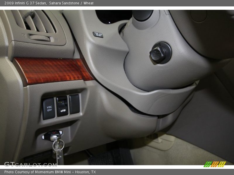 Controls of 2009 G 37 Sedan
